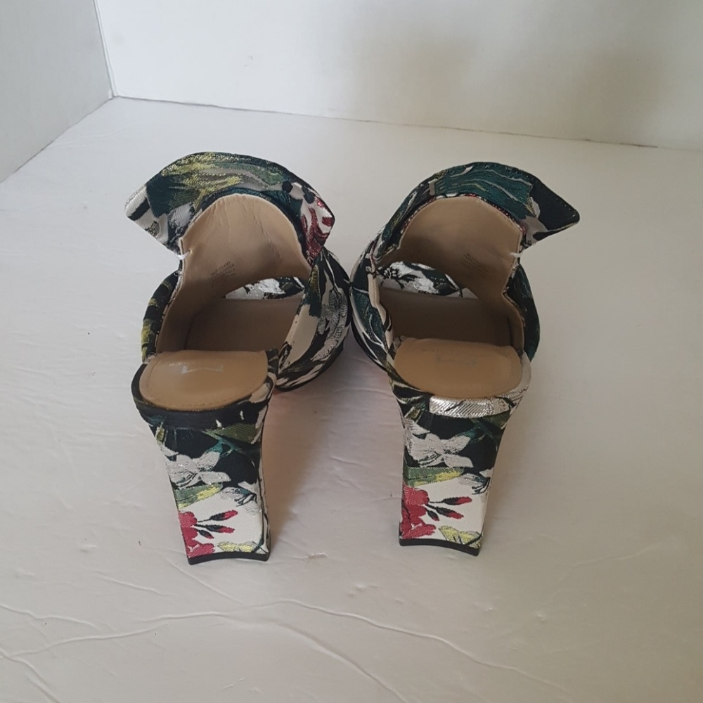 Gorgeous Brocade Marc Fischer Slide Sandals, Size 7 - Picture 6 of 8
